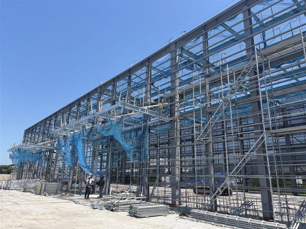 F社様 新築工場 棟上げ後の鉄骨フレーム外観