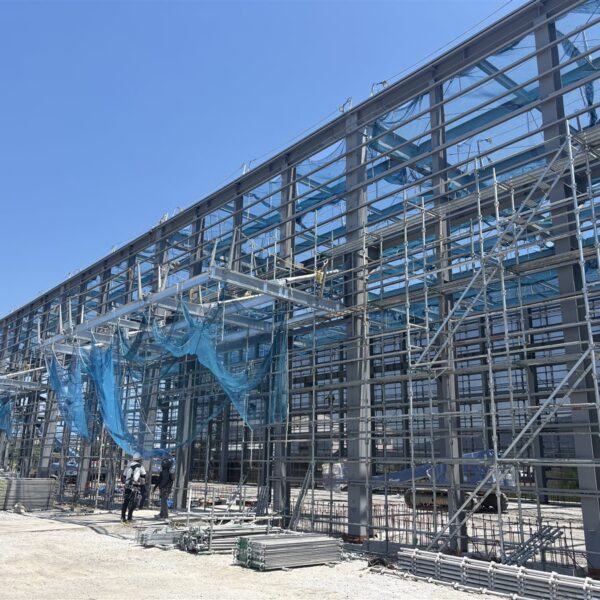 F社様 新築工場 棟上げ後の鉄骨フレーム外観